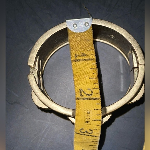 Lia Sophia "Ransom" Retired hinged cuff bracelet,from the Red Carpet Collection. - Picture 7 of 7